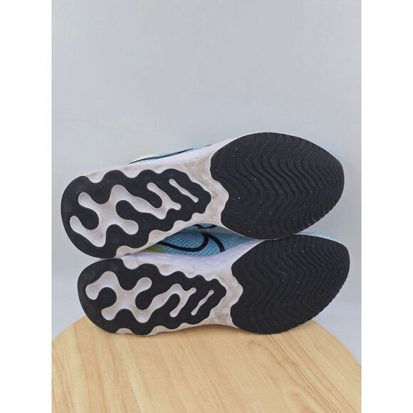 Athletic_Shoes